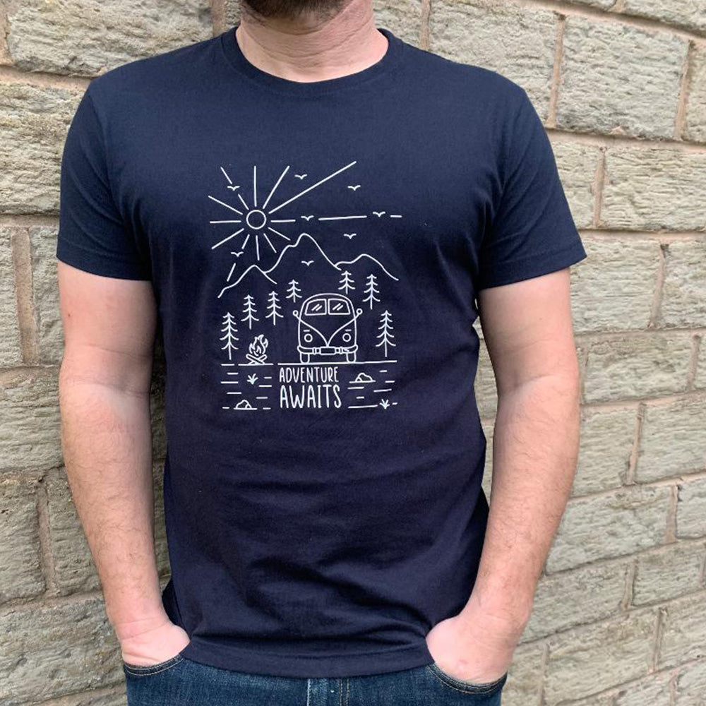 VW Split Screen Adventure Awaits Men`s T-shirt